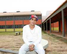 Colégio Estadual José Antonio Chiarelli, que será inaugurado no inicio de 2014, na foto Bruno Freitas de Oliveira - sua filha estudará no novo colégio. 10-10-13.