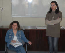 Representantes da Secretaria de Estado da Educação, do Ministério Público, do Sindicato das Escolas Particulares do Paraná e da Secretaria Municipal de Educação de Curitiba estiveram reunidos na manhã desta sexta-feira (11) para debater a construção de uma proposta de que assegure o direito de travestis e transexuais menores de 18 anos usarem, com autorização dos responsáveis, o nome social na documentação escolar.