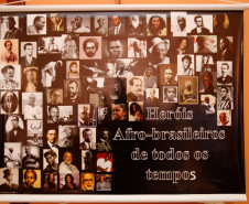 Colegio Estadual Marcelino Champagnat, Cartazes sobre heróis brasileiros . 10-10-13.  