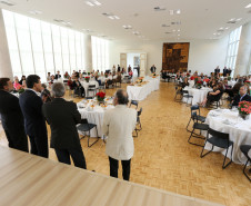 O governador Beto Richa ressaltou neste Dia do Professor a dedicação de todos os professores e funcionários da rede estadual para levar às crianças e jovens paranaenses um ensino de qualidade.<br />
<br />
Veja mais fotos em: <a href=" http://www.flickr.com/photos/flavioarns/sets/72157636584644953/ " target="_blank"> http://www.flickr.com/photos/flavioarns </a>