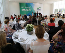 O governador Beto Richa ressaltou neste Dia do Professor a dedicação de todos os professores e funcionários da rede estadual para levar às crianças e jovens paranaenses um ensino de qualidade.<br />
<br />
Veja mais fotos em: <a href=" http://www.flickr.com/photos/flavioarns/sets/72157636584644953/ " target="_blank"> http://www.flickr.com/photos/flavioarns </a>