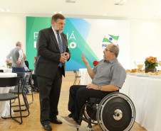 O governador Beto Richa ressaltou neste Dia do Professor a dedicação de todos os professores e funcionários da rede estadual para levar às crianças e jovens paranaenses um ensino de qualidade.<br />
<br />
Veja mais fotos em: <a href=" http://www.flickr.com/photos/flavioarns/sets/72157636584644953/ " target="_blank"> http://www.flickr.com/photos/flavioarns </a>