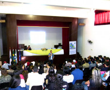 Mais de 300 jovens, entre 15 e 18 anos, do Centro Estadual de Educação Profissional Manoel Moreira Pena, Colégio Agrícola de Foz do Iguaçu e Colégio Estadual Monsenhor Guilherme, participaram de palestra promovida pela Assessoria Especial de Juventude (AEJ), do Governo do Estado.