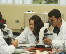 Durante a Semana Newton Freire Maia estudantes decursos profissionalizantes assistiram a palestras e ministraram oficinas a cerca de 600 alunos de escolas da região de Pinhais.