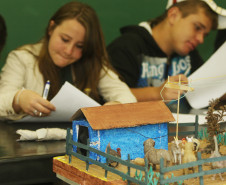 Durante a Semana Newton Freire Maia estudantes de cursos profissionalizantes assistiram a palestras e ministraram oficinas a cerca de 600 alunos de escolas da região de Pinhais.