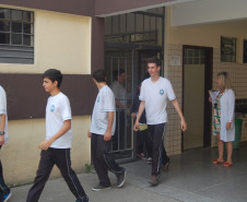 1,2 mil alunos do Colégio Pedro Macedo, em Curitiba, participaram de atividade da Brigada Escolar, coordenada pela Defesa Civil e Corpo de Bombeiros