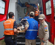 1,2 mil alunos do Colégio Pedro Macedo, em Curitiba, participaram de atividade da Brigada Escolar, coordenada pela Defesa Civil e Corpo de Bombeiros