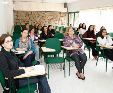Gestores municipais debatem práticas pedagógicas de articulação entre educação infantil e anos iniciais do ensino fundamental para garantir continuidade curricular.