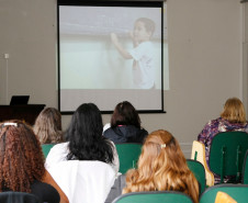 Gestores municipais debatem práticas pedagógicas de articulação entre educação infantil e anos iniciais do ensino fundamental para garantir continuidade curricular.