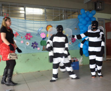 No Colégio Estadual Emílio de Menezes, em Japurá, o apoio ao PAD veio de toda a comunidade escolar. “Nas visitas feitas pela equipe do Núcleo Regional houve várias conversas com os professores, alunos e inclusive com os pais. A presença do Núcleo, de certa forma, mostra para as famílias que existe uma preocupação com a educação”, contou a diretora Arlene Francisca da Rocha.