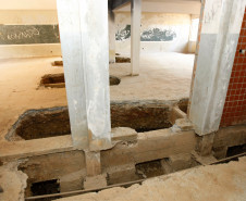 Colégio Ambrósio Bini, em Almirante Tamandaré, que recebe reformas estruturais. 23-10-13.