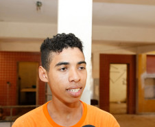 Colégio Ambrósio Bini, em Almirante Tamandaré, que recebe reformas estruturais, Walter Rone Vieira Moreira. 23-10-13.  
