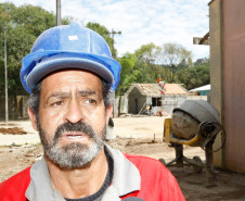 Colégio Ambrósio Bini, em Almirante Tamandaré, que recebe reformas estruturais, José dimas de Almeida. 23-10-13.  