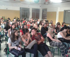 Direção e equipe do Colégio Estadual Moradias Monteiro Lobato, em Curitiba, organizaram aulões de véspera do Exame Nacional do Ensino Médio.