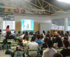 Direção e equipe do Colégio Estadual Moradias Monteiro Lobato, em Curitiba, organizaram aulões de véspera do Exame Nacional do Ensino Médio.