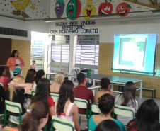 Direção e equipe do Colégio Estadual Moradias Monteiro Lobato, em Curitiba, organizaram aulões de véspera do Exame Nacional do Ensino Médio.