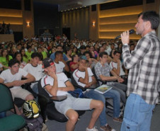 Prof. Dr. Marcílio Hubner de Miranda Neto ministrando a palestra sobre Educação Fiscal e Cidadania