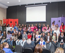 Representantes dos Grêmios Estudantis das Instituições de Ensino juntamente com a Chefe do NRE de Cianorte Profa. Yolanda Cristina Rodrigues de Godoy

