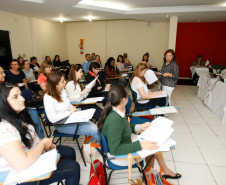 Palestra sobre capacitação para a Olimpíada de Língua Portuguesa – Escrevendo o futuro, no Hotel Centro Europeu. 25-10-13.  