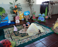 Colégio comemora semana da criança com peças de teatro