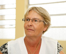 Reforma no Colégio Estadual Professor Julio Szymasnky em Araucária, na foto a merendeira Rita C. Sekne. 24-10-13.