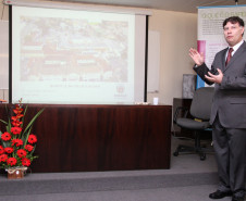 Secretário participa de seminário do Sareh