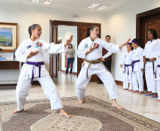 O governador em exercício Flávio Arns assinou convênio com o Sistema Fiep para oferecer o projeto “Atleta do Futuro” para alunos da rede estadual.<br />
<br />
Veja mais fotos em: <a href=" http://www.flickr.com/photos/flavioarns/sets/72157637311296563/" target="_blank"> http://www.flickr.com/photos/flavioarns/</a>