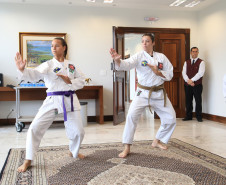 O governador em exercício Flávio Arns assinou convênio com o Sistema Fiep para oferecer o projeto “Atleta do Futuro” para alunos da rede estadual.<br />
<br />
Veja mais fotos em: <a href=" http://www.flickr.com/photos/flavioarns/sets/72157637311296563/" target="_blank"> http://www.flickr.com/photos/flavioarns/</a>