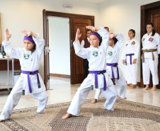 O governador em exercício Flávio Arns assinou convênio com o Sistema Fiep para oferecer o projeto “Atleta do Futuro” para alunos da rede estadual.<br />
<br />
Veja mais fotos em: <a href=" http://www.flickr.com/photos/flavioarns/sets/72157637311296563/" target="_blank"> http://www.flickr.com/photos/flavioarns/</a>