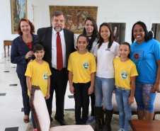 O governador em exercício Flávio Arns assinou convênio com o Sistema Fiep para oferecer o projeto “Atleta do Futuro” para alunos da rede estadual.<br />
<br />
Veja mais fotos em: <a href=" http://www.flickr.com/photos/flavioarns/sets/72157637311296563/" target="_blank"> http://www.flickr.com/photos/flavioarns/</a>