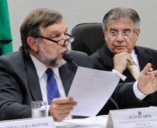 O governador em exercício classificou como radical a proposta do MEC de inserir todos os alunos com deficiência na rede regular de ensino.