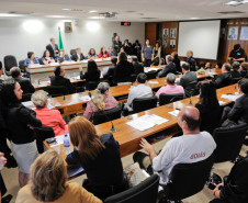 O governador em exercício classificou como radical a proposta do MEC de inserir todos os alunos com deficiência na rede regular de ensino.