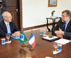 Uma delegação do Paraná irá à região de Rhône-Alpes, na França, em dezembro deste ano para estreitar os acordos de cooperação na Educação.<br />
<br />
Veja mais fotos em: <a href=" http://www.flickr.com/photos/flavioarns/sets/72157637386992643/" target="_blank"> http://www.flickr.com/photos/flavioarns </a>