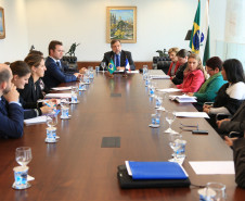 Uma delegação do Paraná irá à região de Rhône-Alpes, na França, em dezembro deste ano para estreitar os acordos de cooperação na Educação.<br />
<br />
Veja mais fotos em: <a href=" http://www.flickr.com/photos/flavioarns/sets/72157637386992643/" target="_blank"> http://www.flickr.com/photos/flavioarns </a>