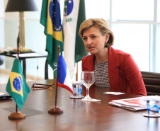 Uma delegação do Paraná irá à região de Rhône-Alpes, na França, em dezembro deste ano para estreitar os acordos de cooperação na Educação.<br />
<br />
Veja mais fotos em: <a href=" http://www.flickr.com/photos/flavioarns/sets/72157637386992643/" target="_blank"> http://www.flickr.com/photos/flavioarns </a>