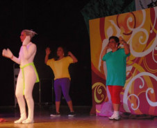 Dois mil estudantes de 40 escolas participam do 3º Festival de Arte Estudantil Regional, com apresentações teatrais, de dança, de música e exposições.