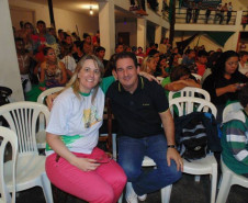 Dois mil estudantes de 40 escolas participam do 3º Festival de Arte Estudantil Regional, com apresentações teatrais, de dança, de música e exposições. Na foto, a chefe do NRE de Wenceslau Braz, Sheila Alvarez.