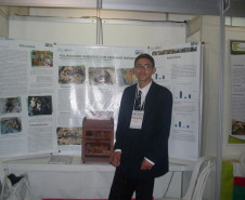 Criação de abelhas sem ferrão e produção de orquídeas são desenvolvidos por alunos do curso técnico em Meio Ambiente do Colégio Estadual Paulo Leminski.