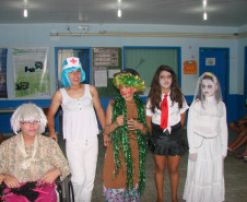 Uso de drogas e cultura caiçara foram temas abordados durante a programação, que contou com a participação da comunidade da Ilha.