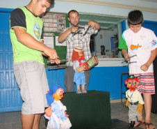 Uso de drogas e cultura caiçara foram temas abordados durante a programação, que contou com a participação da comunidade da Ilha.