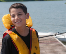 Remo é opção de atividade no contraturno para alunos do 6º e 7º anos do Colégio Estadual Luiza Ross, no Parque Náutico do Iguaçu, em Curitiba. Na foto, Reinaldo Penhalves.