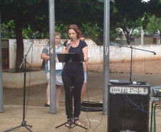 Festival da Cidadania, realizado no ano passado no Colégio Estadual Nestor Victor, em Pérola. Na foto, a professora Deolinda Cornicelli Buosi.