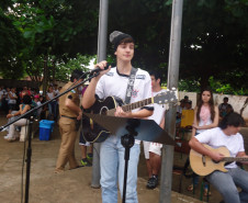 Festival da Cidadania, realizado no ano passado no Colégio Estadual Nestor Victor, em Pérola. Na foto, apresentação música e cidadania.