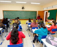 Colégio Estadual Professor Edvaldo e Maria Janete Carneiro, em Turvo.