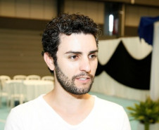 “O funcionário também participa da formação do aluno, ele precisa se sentir parte do processo como educador. E entender que também é responsável por atitudes de combate ao preconceito e à discriminação”, afirmou Edvar Robson, responsável pela oficina com os funcionários.