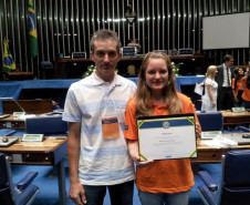 Estudante de 15 anos foi a 3ª colocada no concurso Jovem Senador. Sugestões da paranaense podem ser convertidas em projetos de lei.