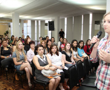 Secretaria prepara voluntários do Paraná Alfabetizado