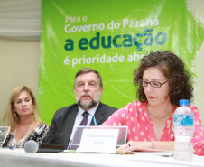 Encontro Estadual de Alfabetização e Educação de Jovens e Adultos (EJA) reúne os 399 secretários municipais de Educação do Paraná. <br />
<br />
Veja mais fotos em: <a href=" http://www.flickr.com/photos/flavioarns/sets/72157638340611965/page2/" target="_blank"> http://www.flickr.com/photos/flavioarns </a>