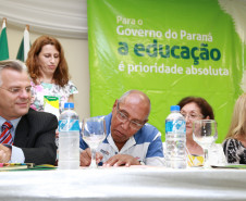 Encontro Estadual de Alfabetização e Educação de Jovens e Adultos (EJA) reúne os 399 secretários municipais de Educação do Paraná. <br />
<br />
Veja mais fotos em: <a href=" http://www.flickr.com/photos/flavioarns/sets/72157638340611965/page2/" target="_blank"> http://www.flickr.com/photos/flavioarns </a>