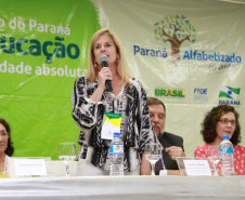 Encontro Estadual de Alfabetização e Educação de Jovens e Adultos (EJA) reúne os 399 secretários municipais de Educação do Paraná. <br />
<br />
Veja mais fotos em: <a href=" http://www.flickr.com/photos/flavioarns/sets/72157638340611965/page2/" target="_blank"> http://www.flickr.com/photos/flavioarns </a>